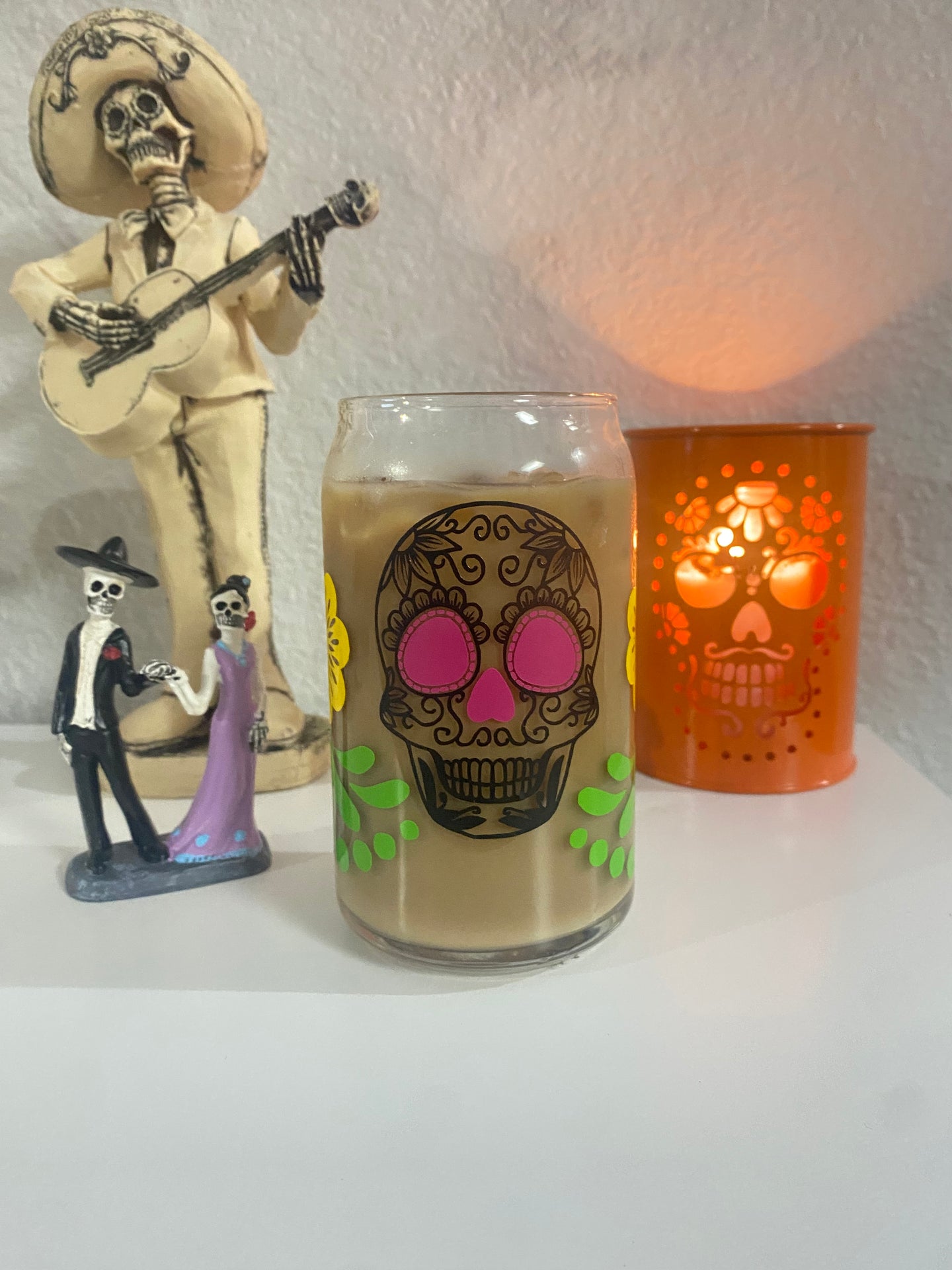 Calaveras & Flores 16 oz glass cup