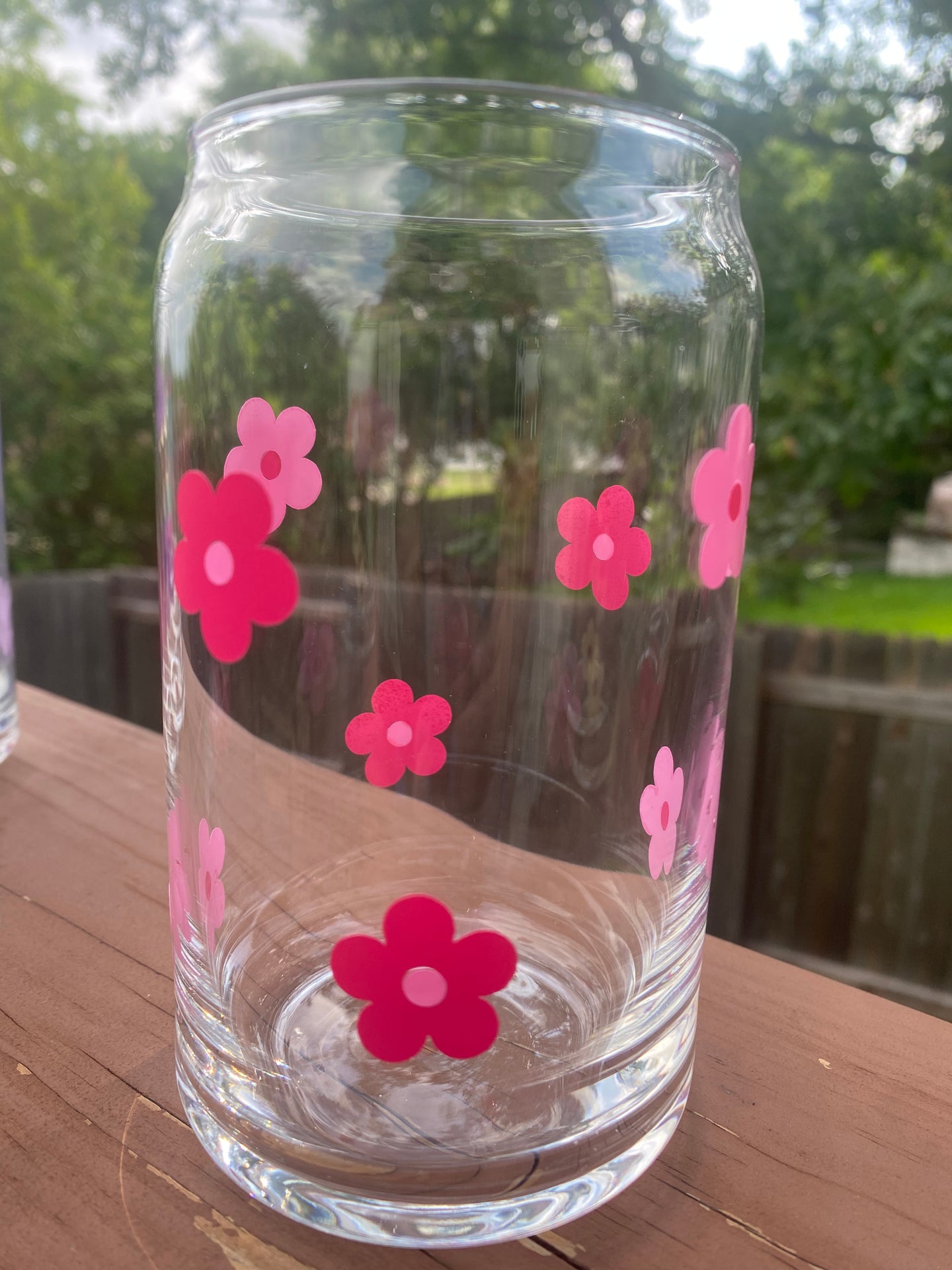 Pink flowers 16 oz glass cup