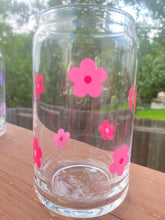 Load image into Gallery viewer, Pink flowers 16 oz glass cup
