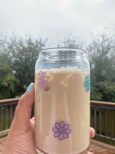 Load image into Gallery viewer, Flower Smiley face 16 oz. glass can cup
